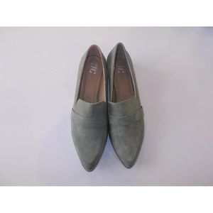 TC Womens Size 12 Green Slip On Loafer Shoes